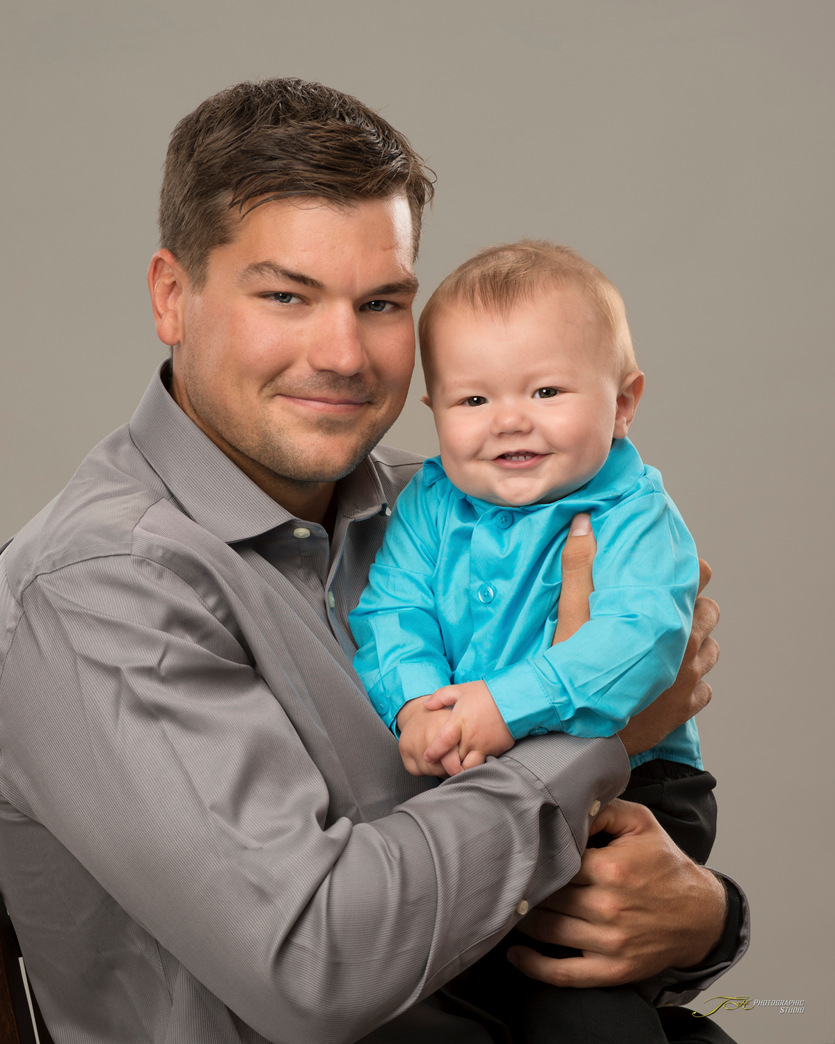 Adorably-Cute-Picture-of-a-Dad-Holding-His-Baby-At-TH-Photographic_Studio Near-Wilmington-NC